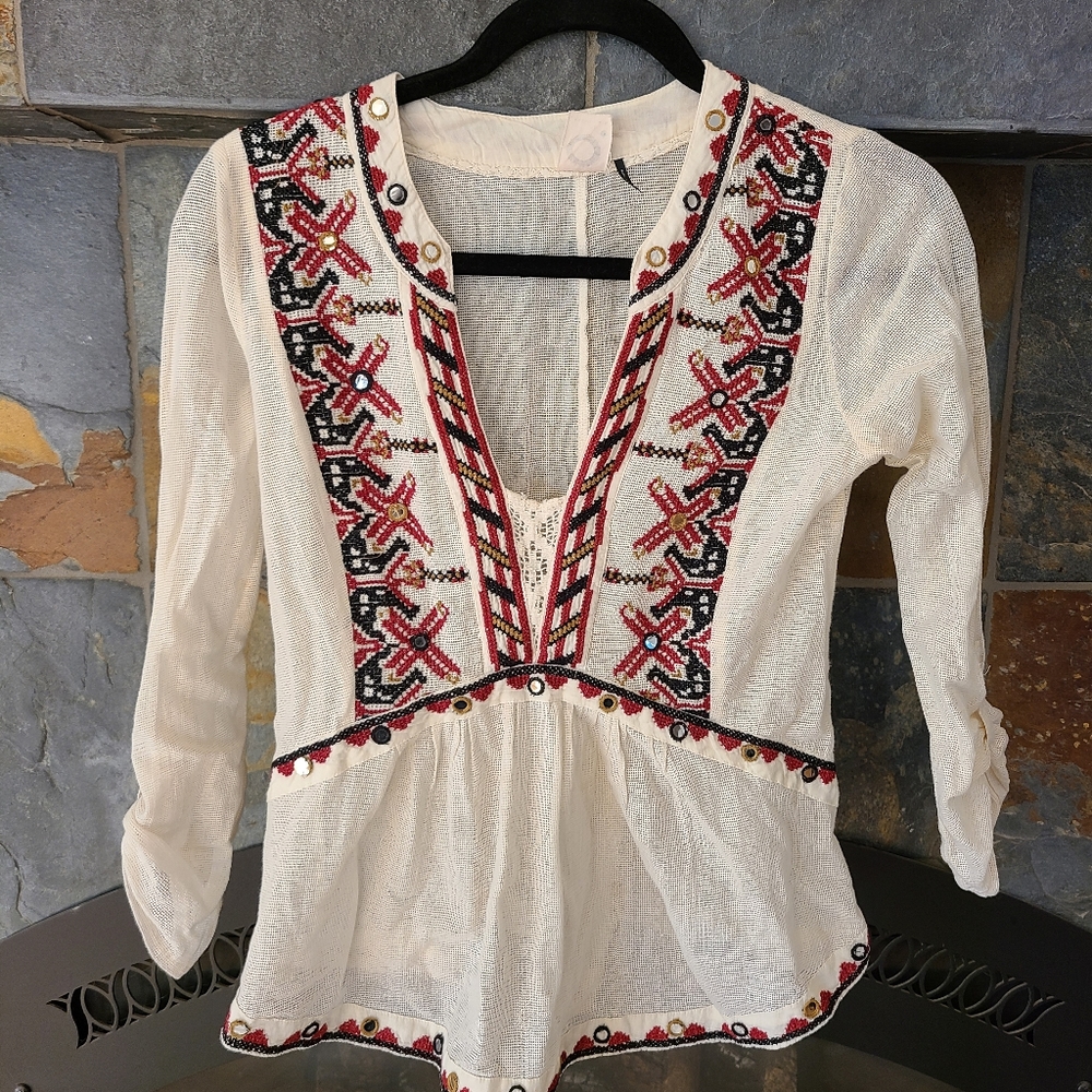 Akemi + Kin Sheer Ibis White and Red Embroidered Peasant Top V Neck Size XS